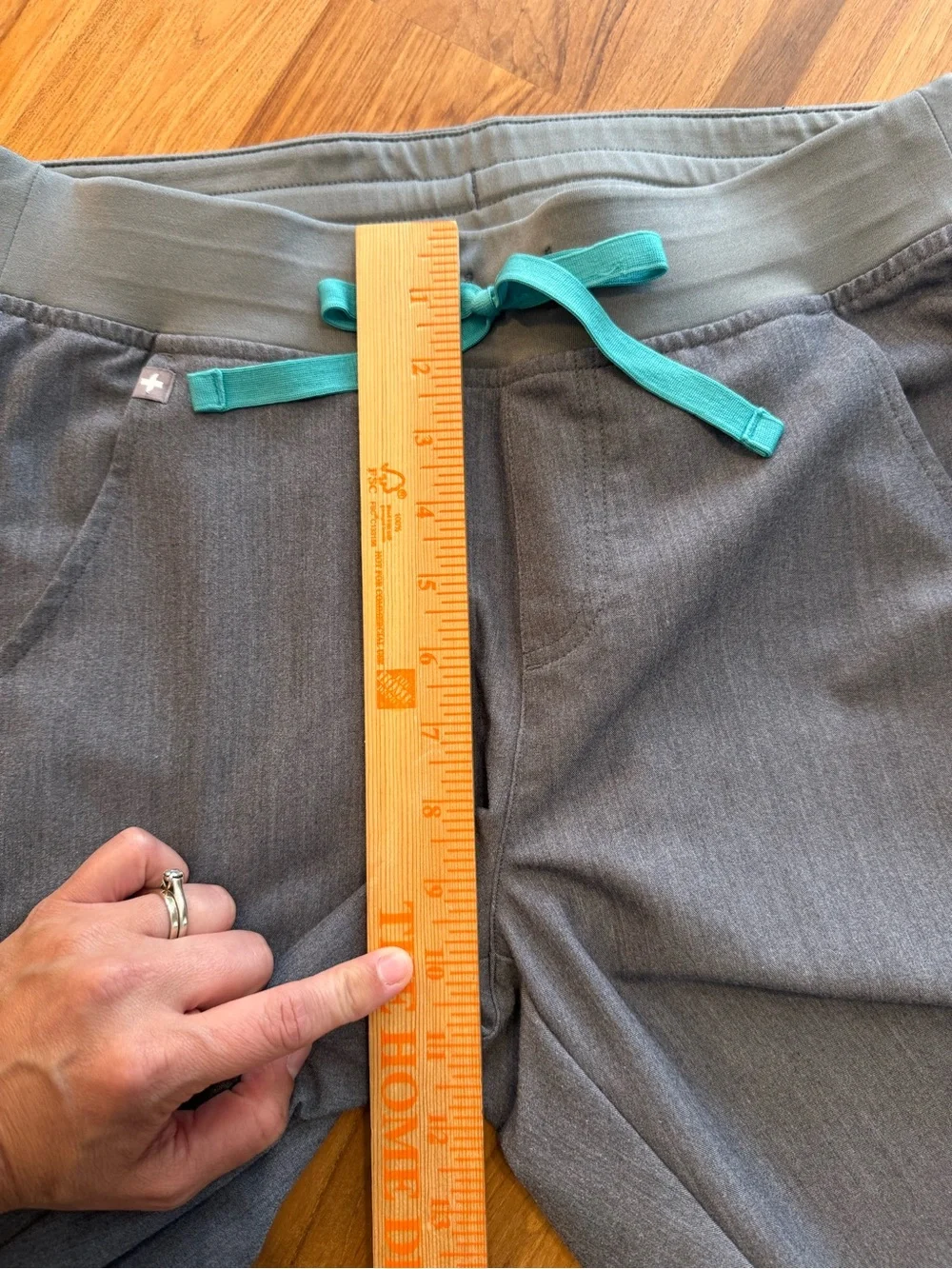 FIGS Technical Zamora Grey Jogger Scrub Pants Women’s Small Tall - Picture 7 of 8